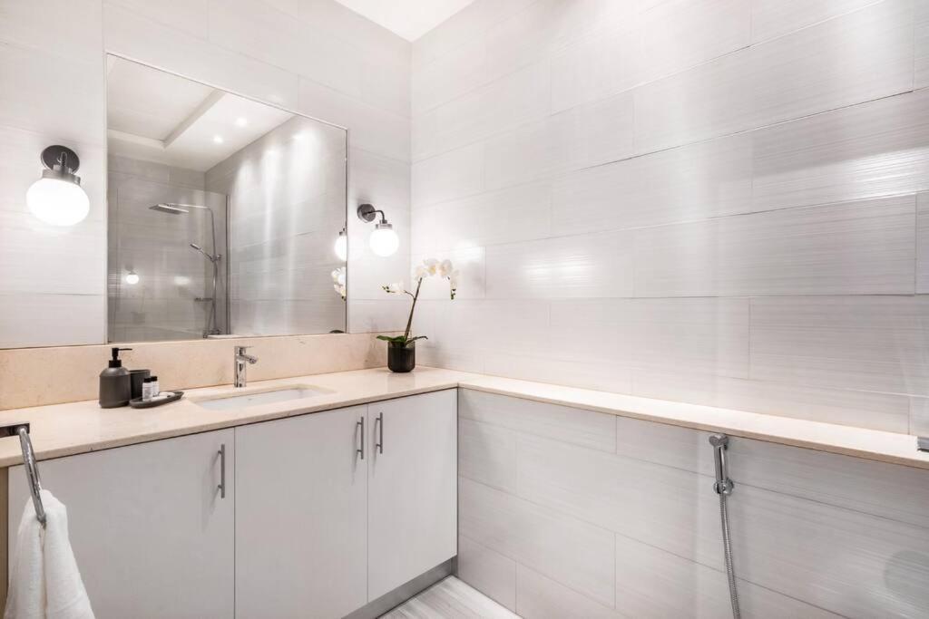 First Class 2br With Magical Duplex In Park Apartment Dubai
