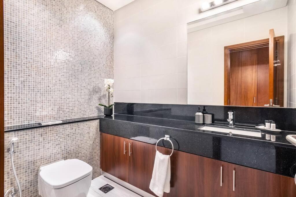First Class 2br With Magical Duplex In Park * Dubai