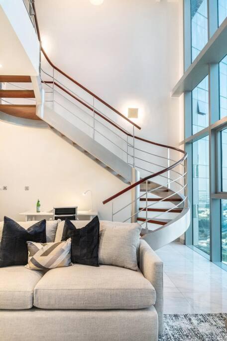 Apartment First Class 2br With Magical Duplex In Park Dubai