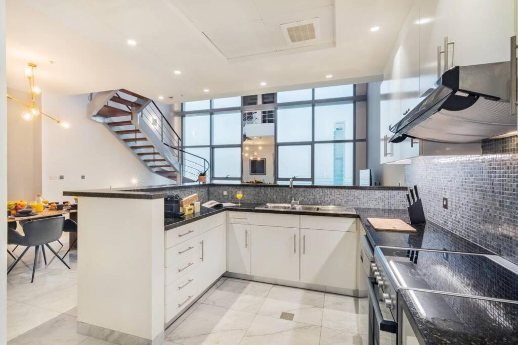 First Class 2br With Magical Duplex In Park Apartment *